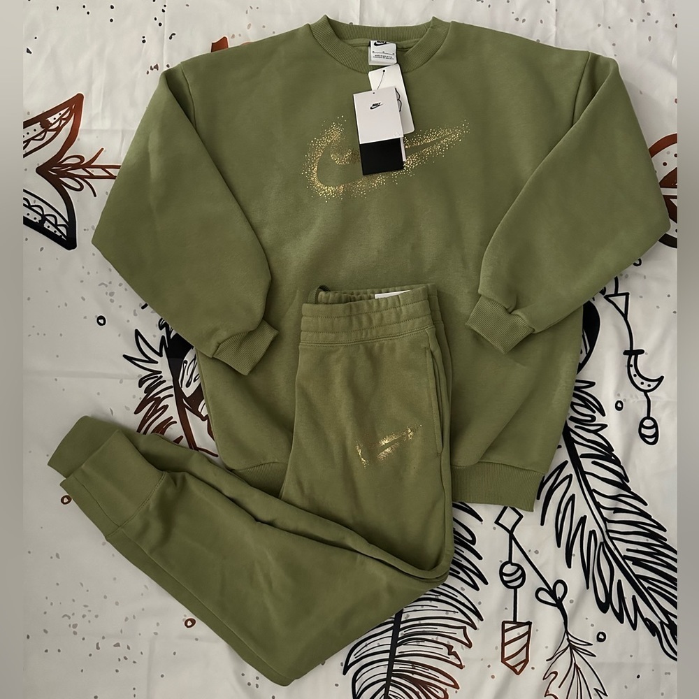 Nike | Youth Tracksuit Size M Green